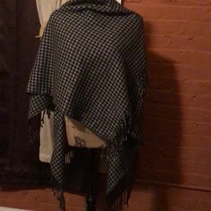 Black and grey houndstooth wrap/cape